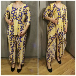 Prabangus, plisuotas, didelio dydžio kostiumėlis